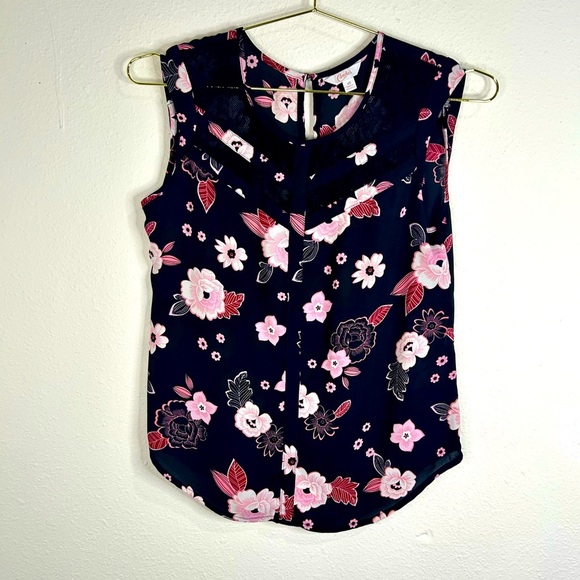 Candie’s Sleeveless Floral Blouse XS Black Pink Lace Trim Button High-Low Hem - Picture 2 of 10